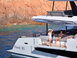 Power 80, balcon sur la mer