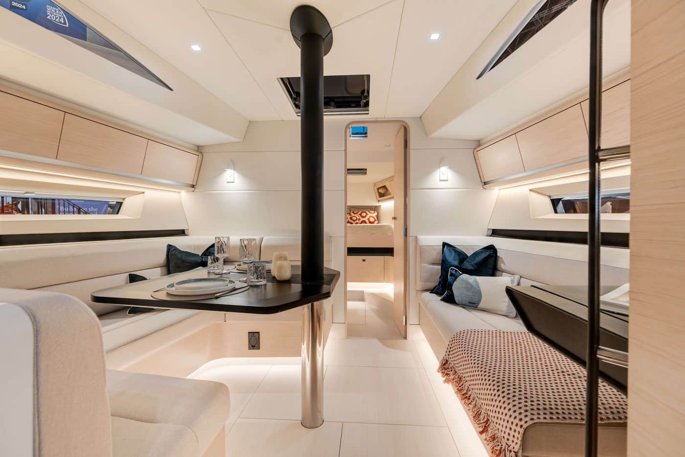 Saffier 46 Med, un intérieur super épuré, design et clair