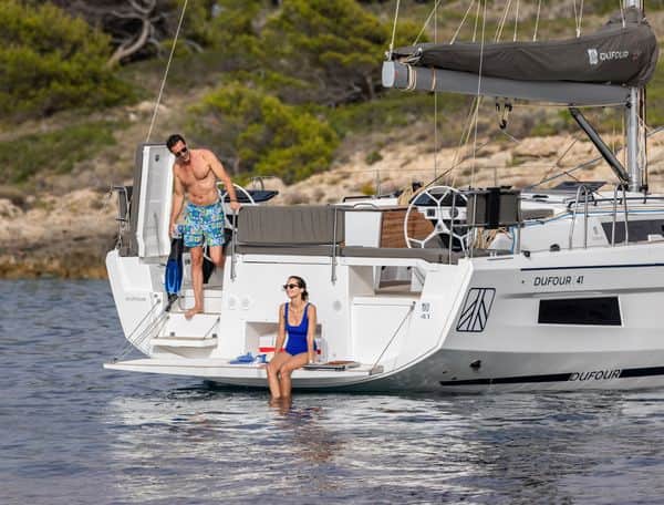 Dufour 41, une plateforme de bain XXL